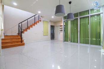 *****บ้านแฝดมือสองย่านนนทบุรี ม.ไลฟ์บางกอกบูเลอวาร์ด พระราม5 หลังมุม! เนื้อที่ 35.4 ตร.ว. ฟังก์ชัน 4 ห้องนอน 3 ห้องน้ำ 1 ที่จอดรถ แถมฟรี! 2 เครื่องปรับอากาศ 1 เครื่องทำน้ำอุ่น  บนทำเลแห่งการเดินทาง เพียง 10 นาทีถึงรถไฟฟ้าสายสีม่วง "สถานีแยกติวานนท์" เชื่อมต่อถ.นครอินทร์ ถ.ราชพฤกษ์ ใกล้ทางด่วน "ศรีรัช"